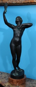 Hungarian nude
Bronze, signed
Hungary, late 19th century
Dimensions: 78 cm
Dimenzije: 78 cm